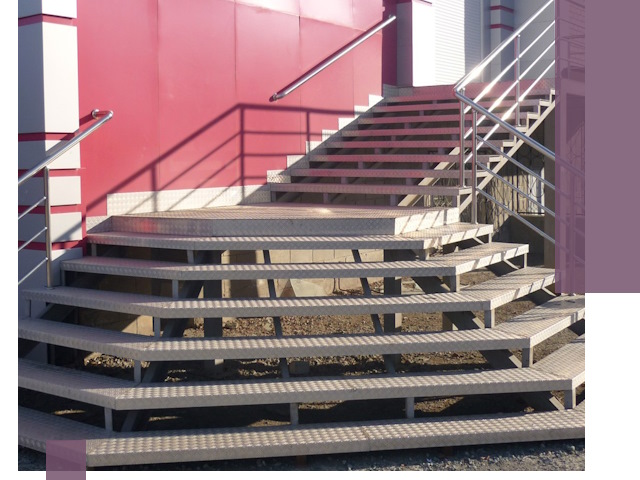 Лестницы для магазина в Качканаре — изготовление и монтаж