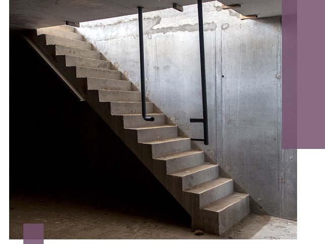 Изготовление и монтаж лестниц в подвале в Качканаре