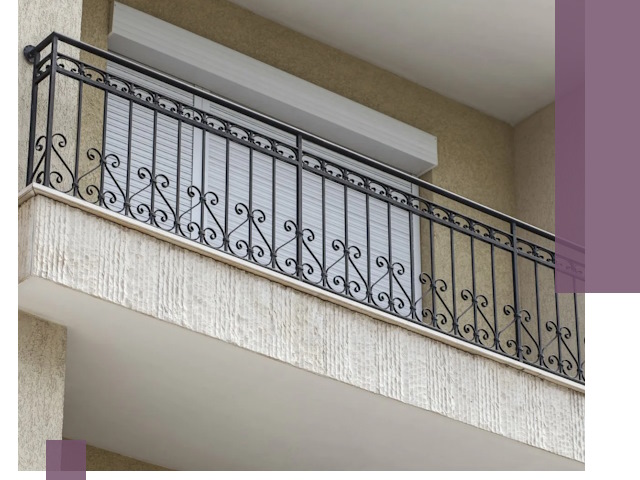 Балконные ограждения из металла и стекла в Качканаре для домов