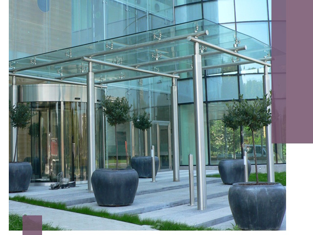 Навесы из стекла на заказ в Качканаре — монтаж и установка