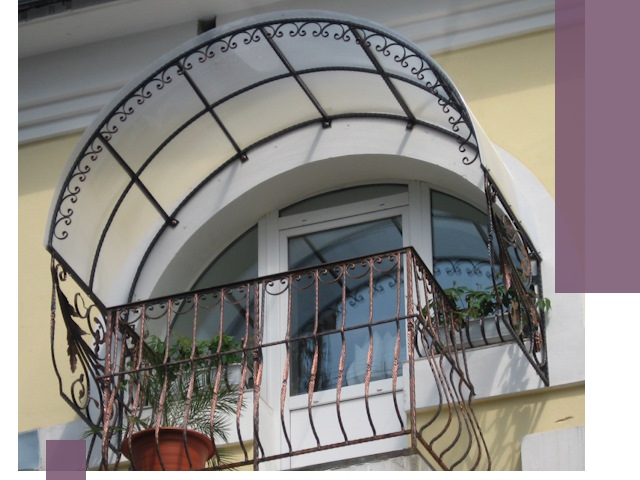 Козырьки над балконом в Качканаре — изготовление и монтаж