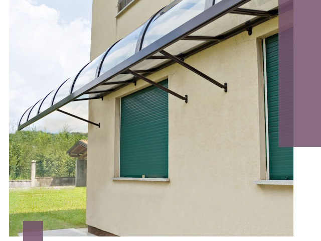 Козырьки над окнами в Качканаре — изготовление и монтаж по выгоде