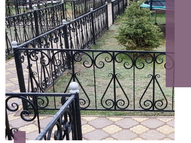 Кованые газонные ограждения под ключ в Качканаре